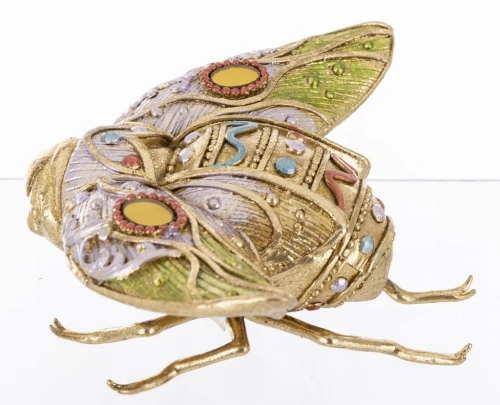 BOGATO ZDOBIONA ZŁOTA ĆMA FIGURKA