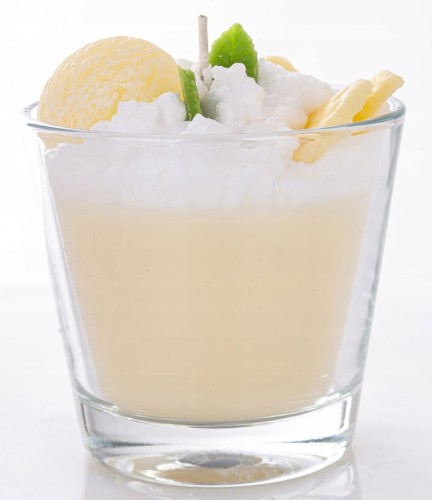 Kremowa świeca deser pucharek lodowy z lodami dekoracja